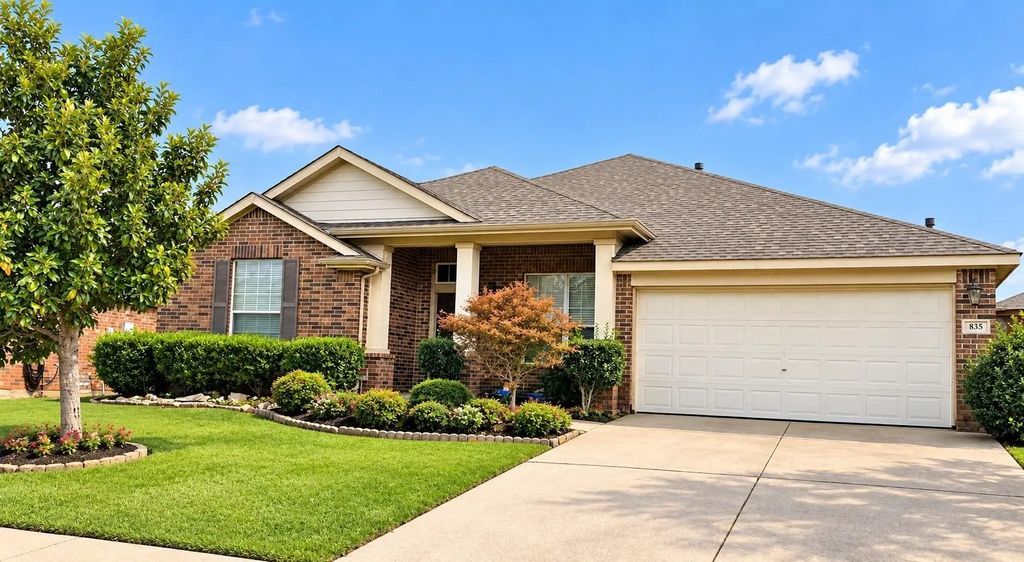 835 Roaring Springs Road, Grand Prairie