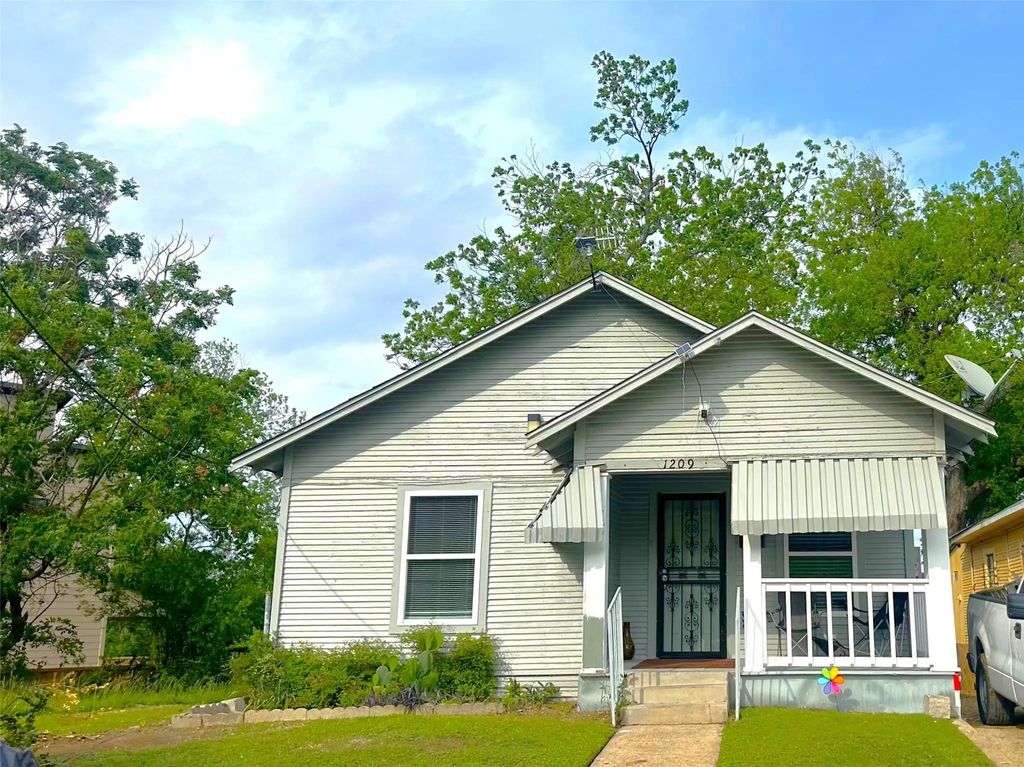 1209 Hutchins Avenue, Dallas