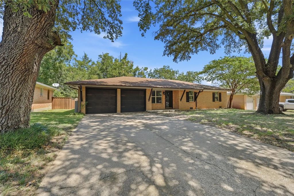 1303 Lafayette Drive, Denison