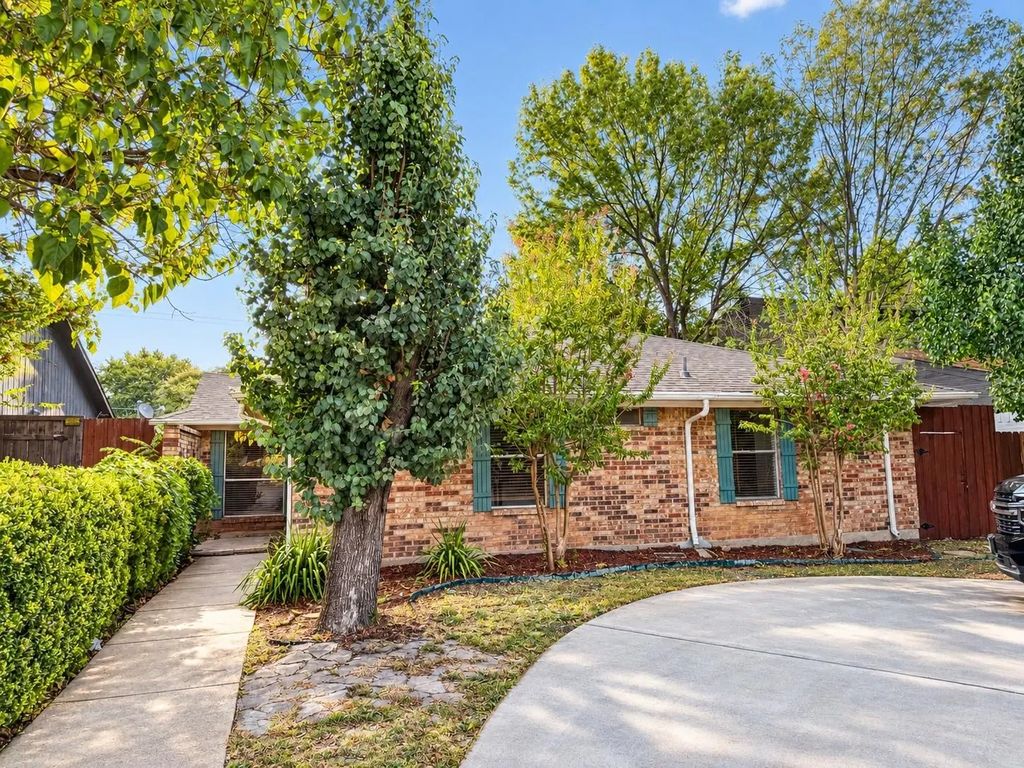 17922 Hillcrest Road, Dallas