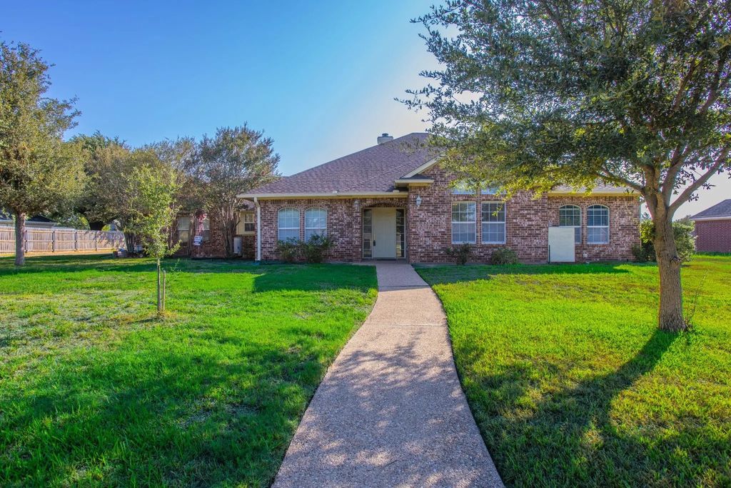 704 Saratoga Drive, Robinson