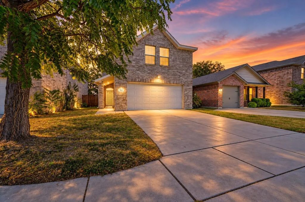 765 River Hill Lane, Fort Worth