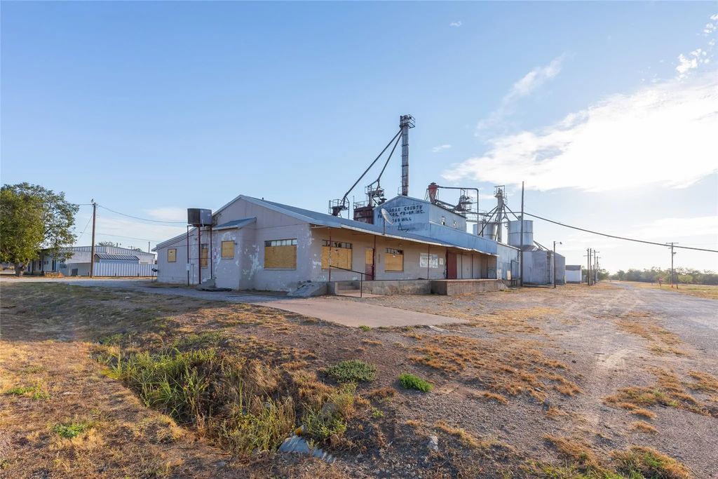 200 E 1st Street, Baird