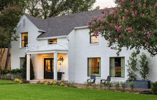 6839 Gaston Avenue, Dallas