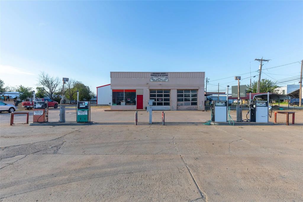 131 E 4th Street, Baird