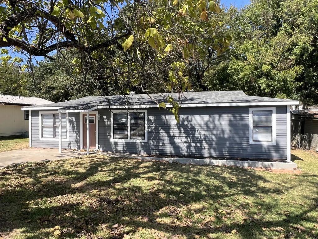 725 E Main Street, Denison