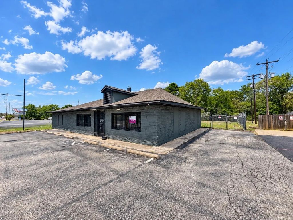 4117 W Marshall Avenue, Longview