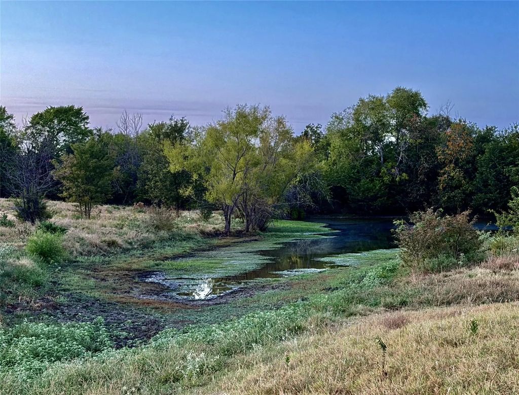 3638 County Road 2910, Dodd City