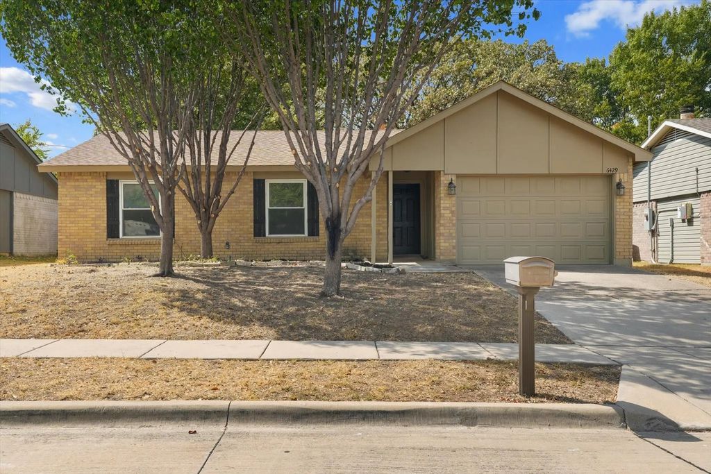 6429 Yarmouth Avenue, North Richland Hills