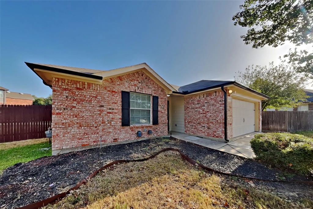 5105 Persimmon Court, Fort Worth