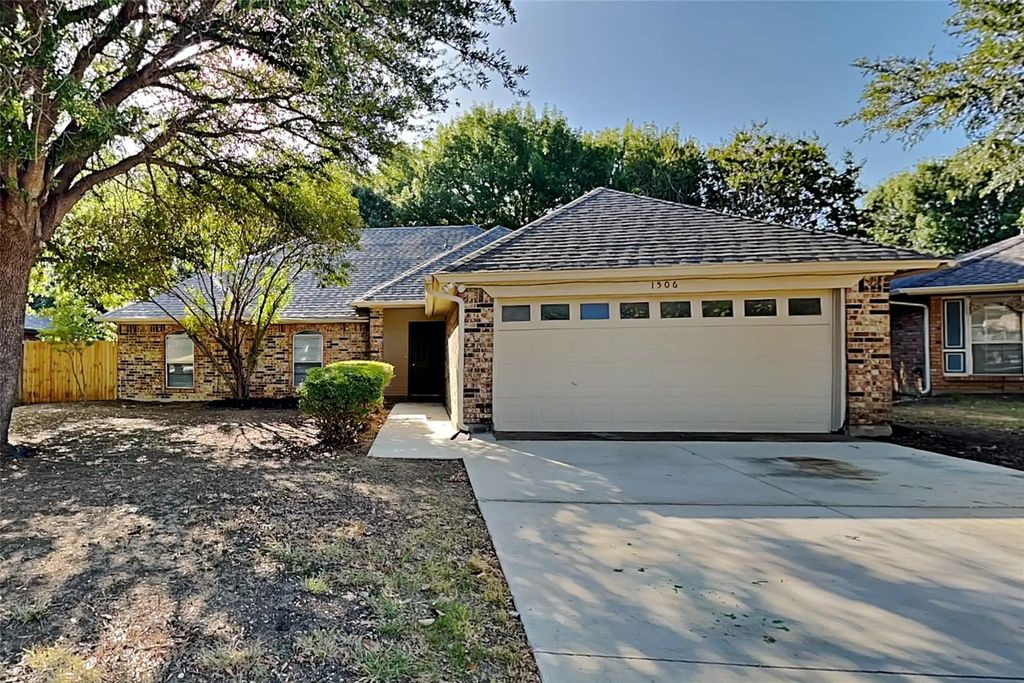 1506 Warwick Drive, Mansfield