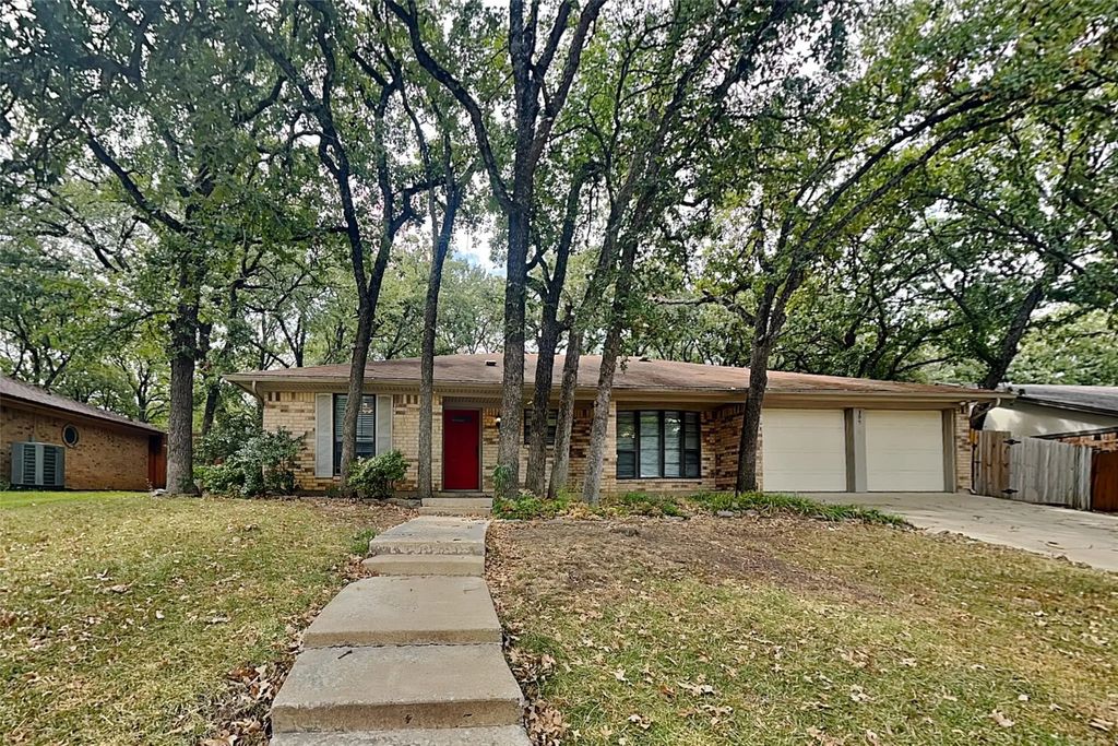 305 Bremen Drive, Hurst