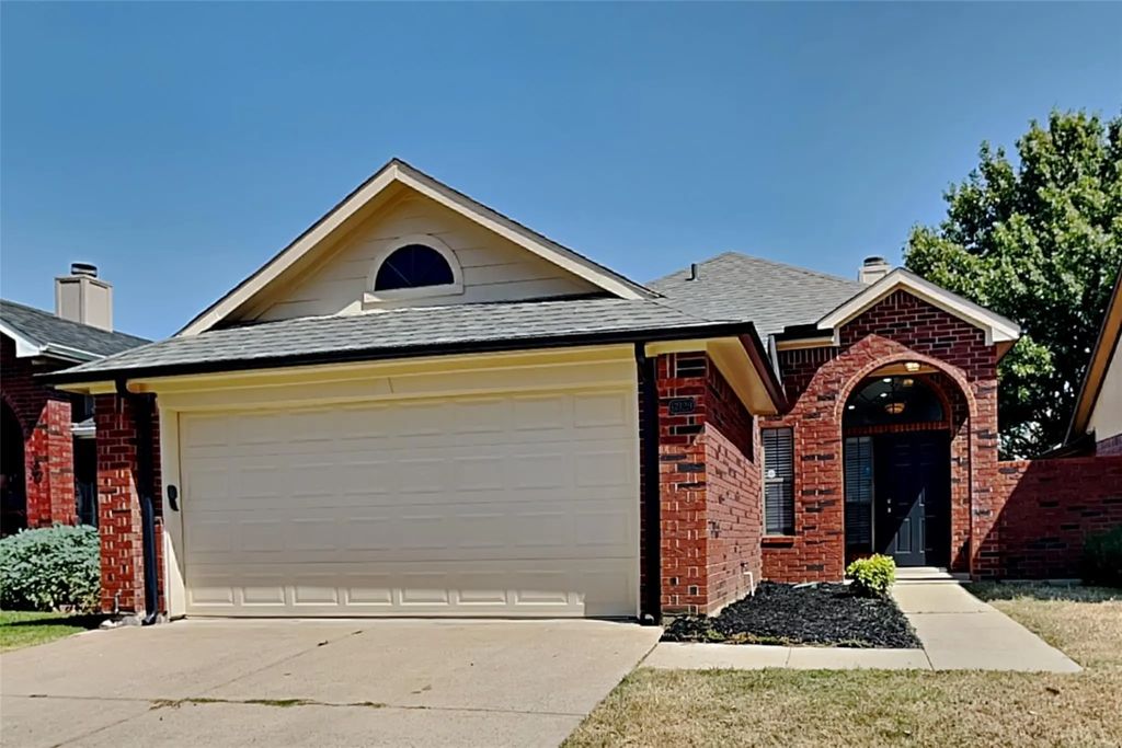 6929 Aston Drive, North Richland Hills