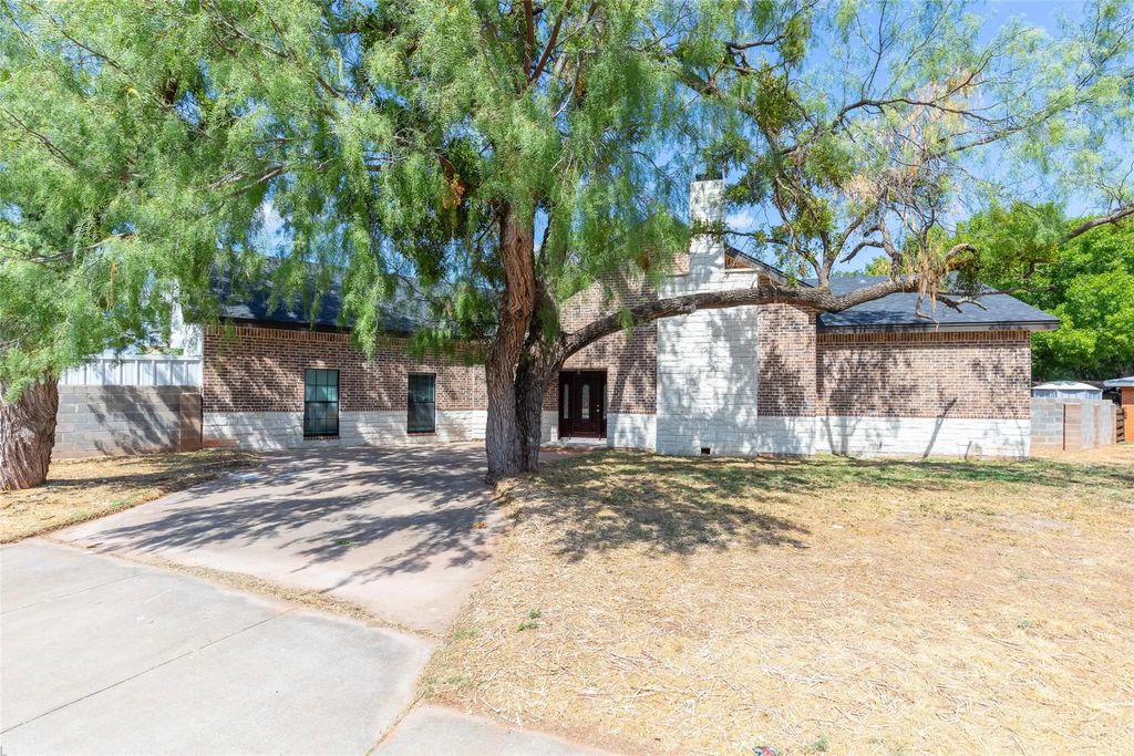 1394 S Pioneer Drive, Abilene