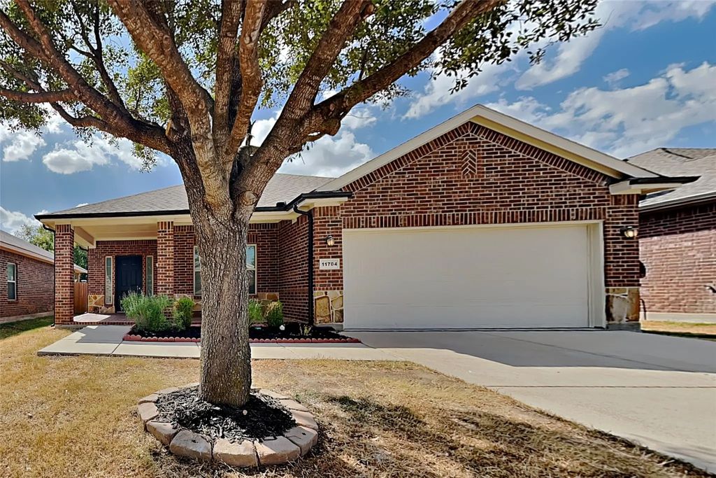 11704 Anna Grace Drive, Fort Worth