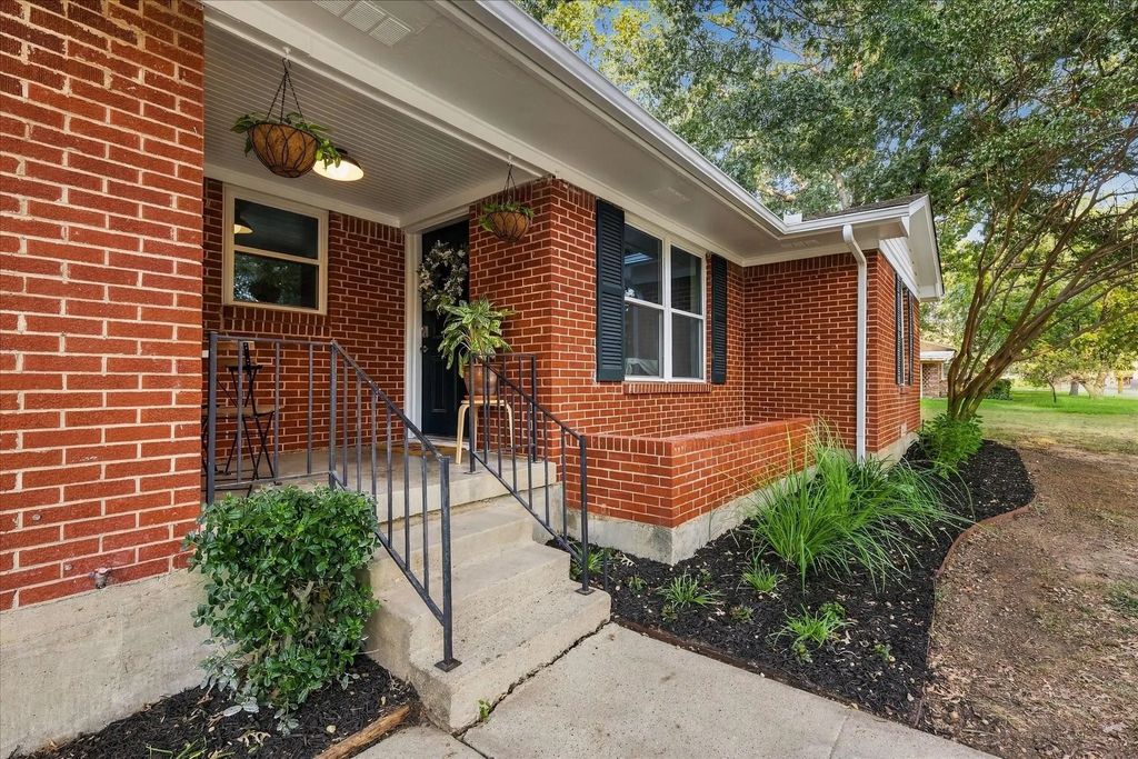 1912 Whippoorwill Lane, Denton