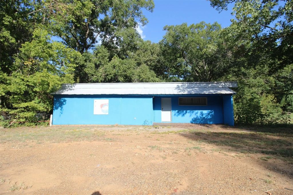 1518 N Pine Street, Vivian