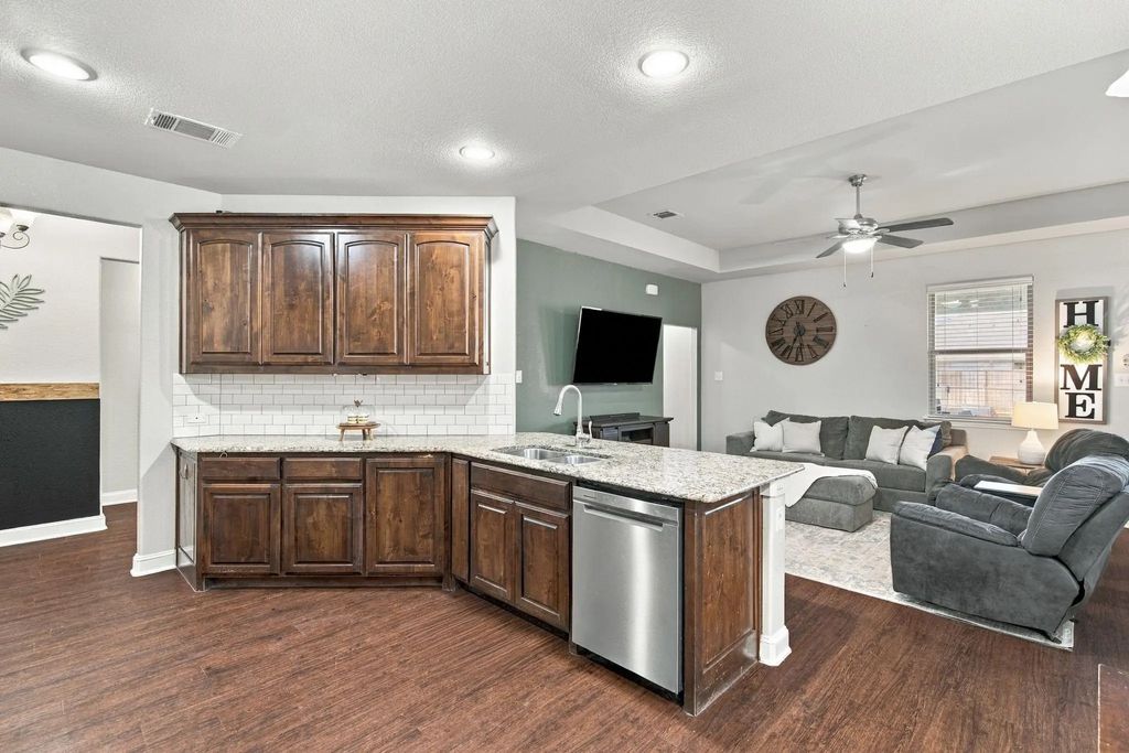 28 S Highland Drive, Sanger