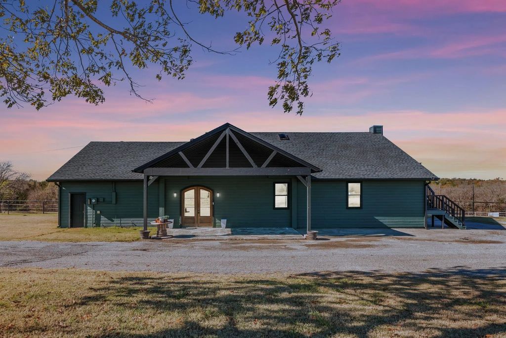 2568 Luella Road, Sherman