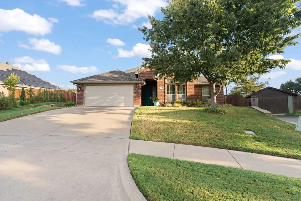 312 Nutmeg, Burleson