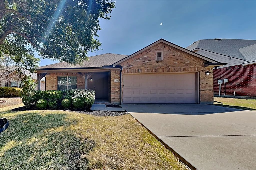 437 Sandy Creek Drive, Fort Worth