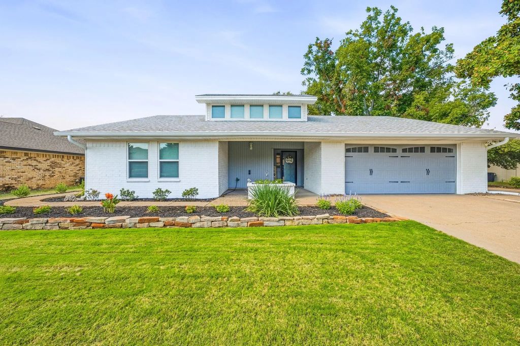 1202 Red Bird Lane, Granbury