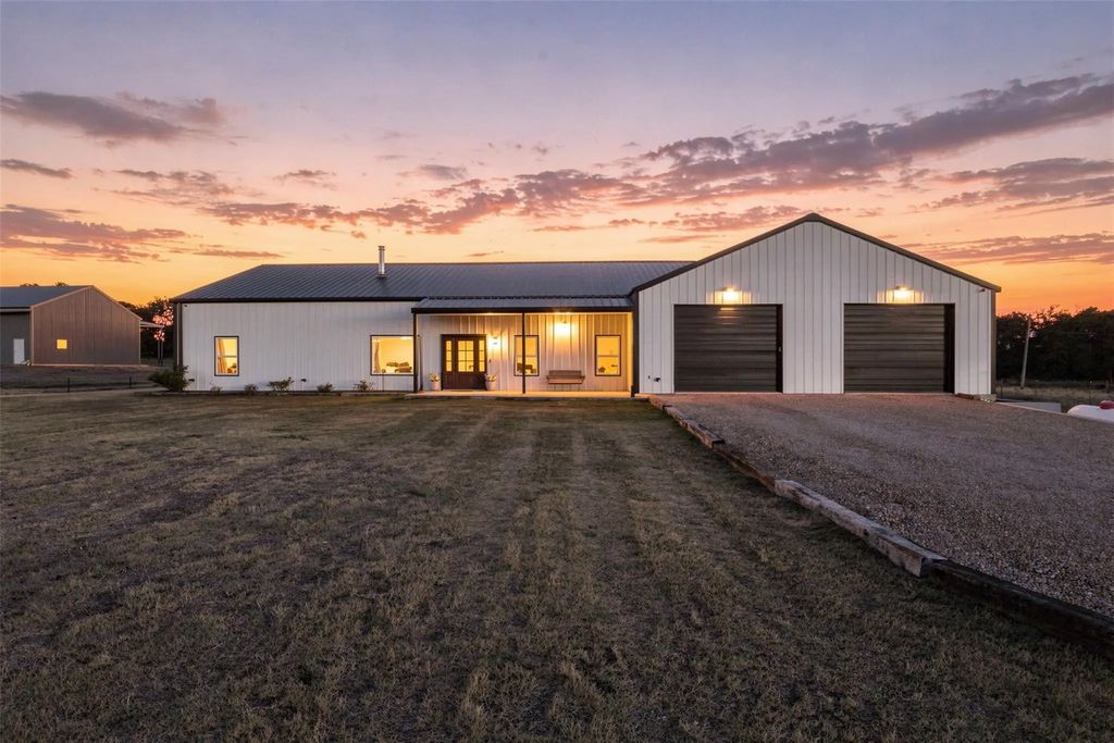 208 Chicken Field Road, Whitewright