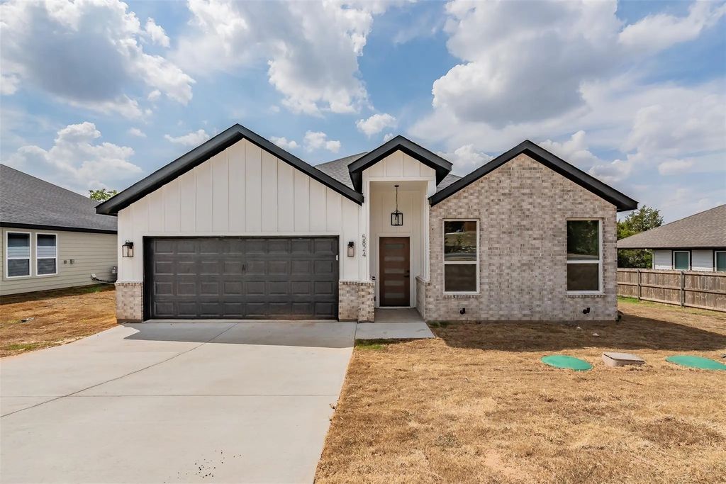 5824 Stonegate Circle, Granbury