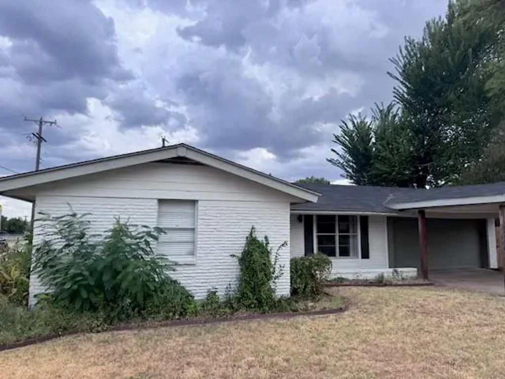 1702 Bristol Court N, Irving