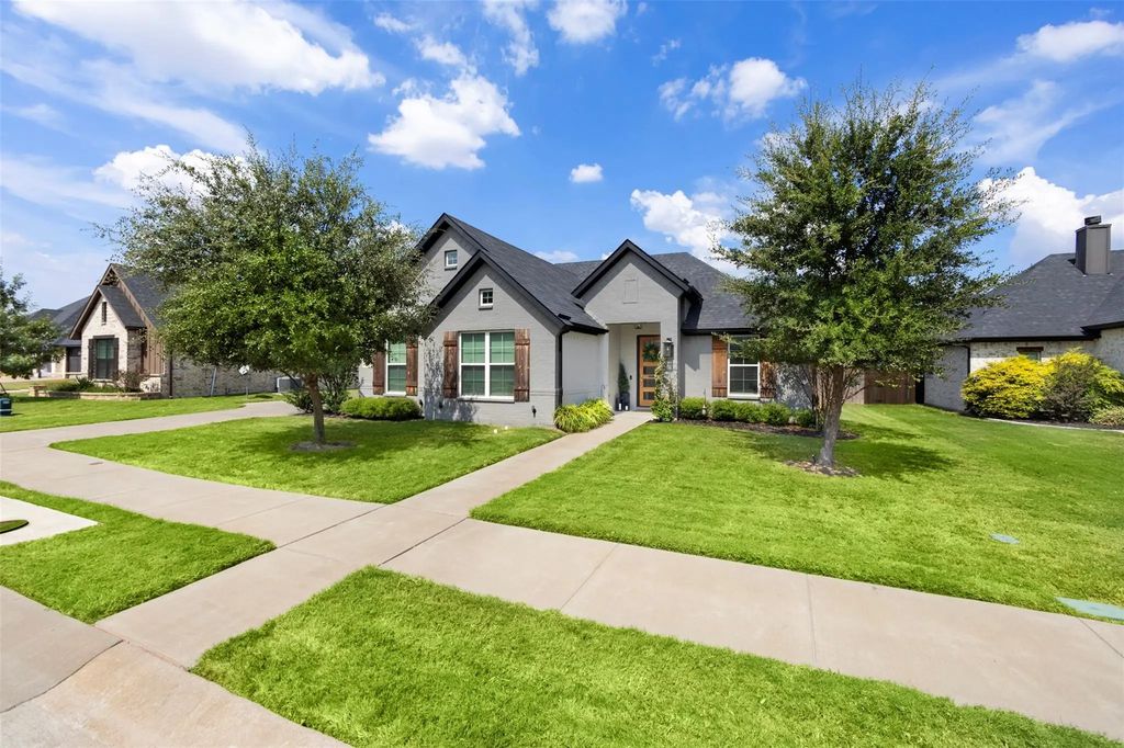 116 Steves Way, Waxahachie