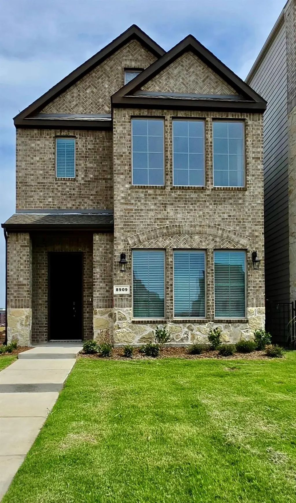 8909 Shoppers Lane, Plano