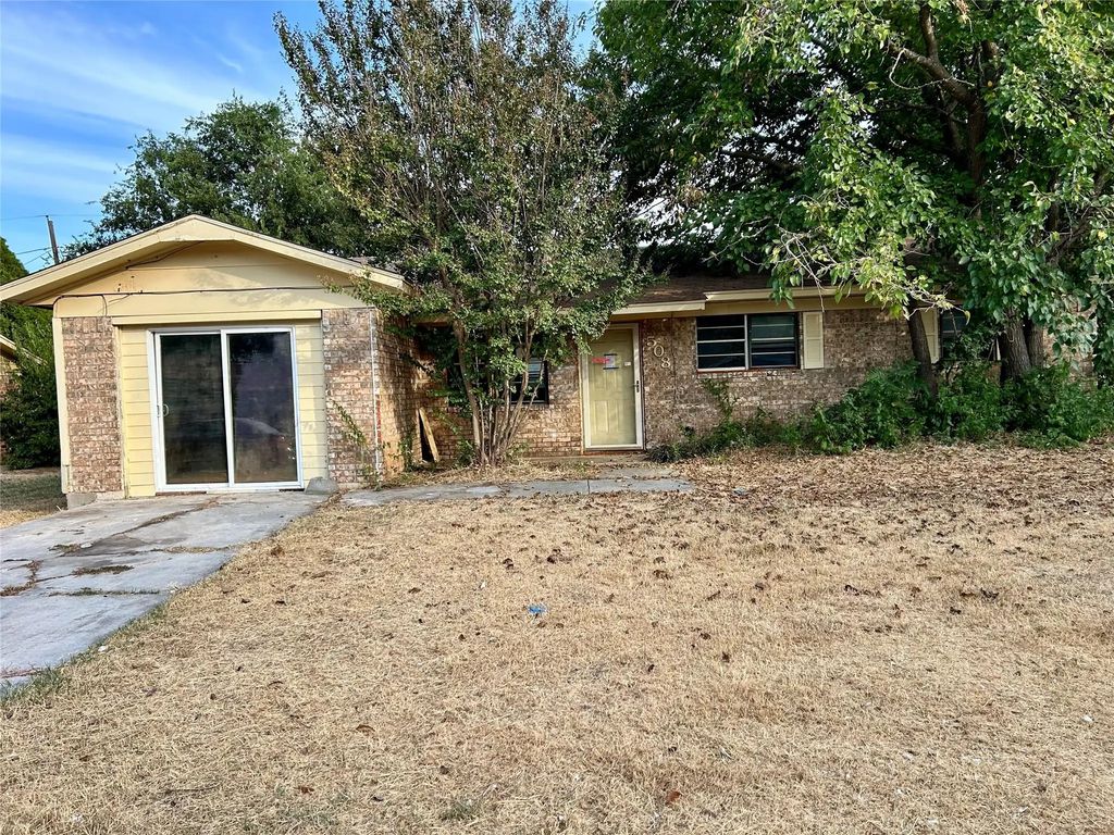 508 Parkway Drive, Brownwood