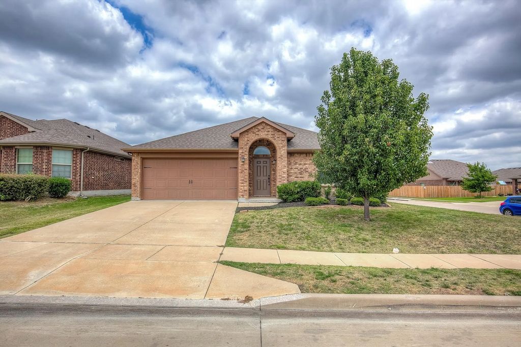 6300 Leaping Fawn Drive, Fort Worth