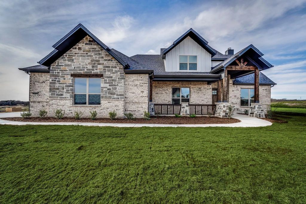 451 Paradise Ridge Drive, Waxahachie