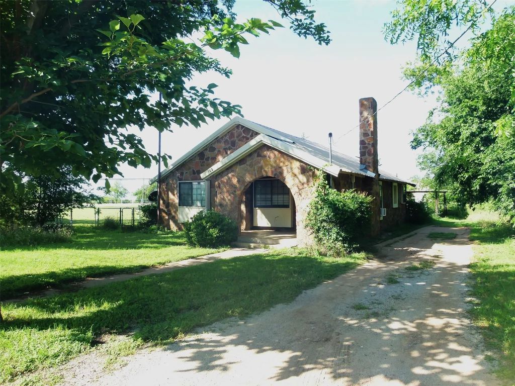 102 Mcdonald Drive, Early
