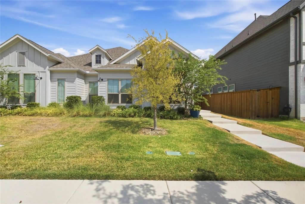 2117 Winding Creek Circle, Fort Worth