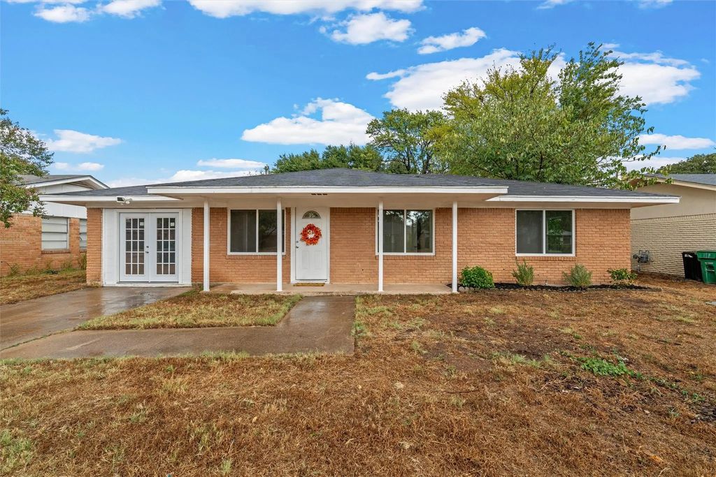 311 S Barbara Street, Lacy Lakeview