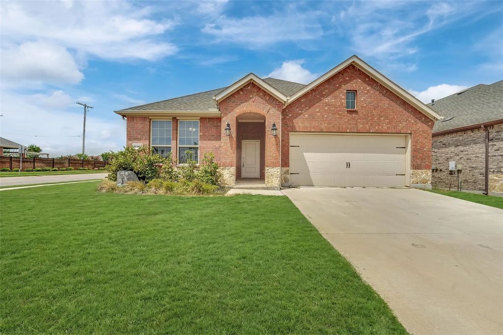 3303 Brady Starr Drive, Aubrey
