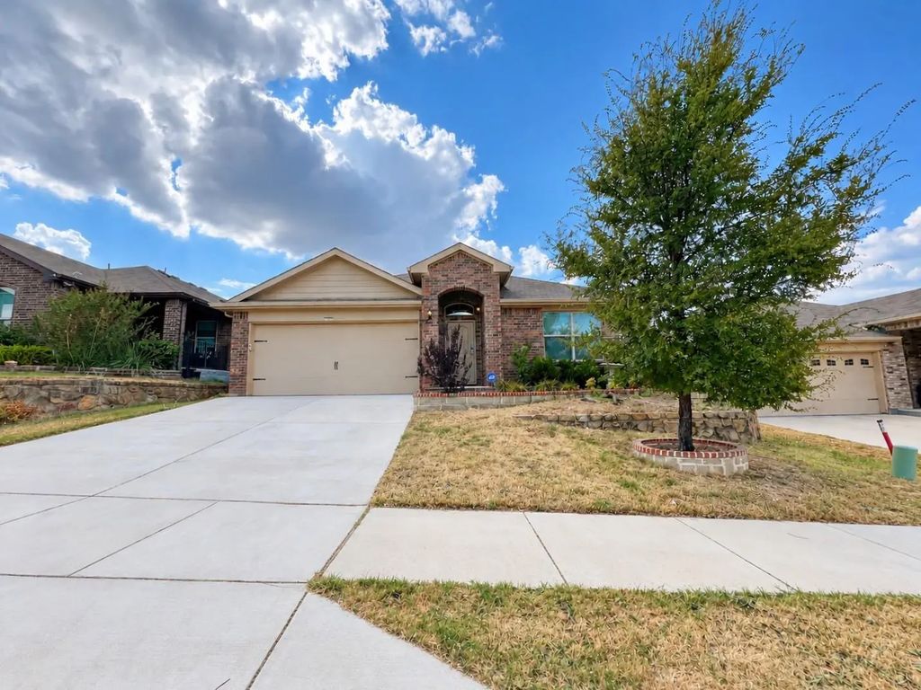 712 Ben Lake Trail, Fort Worth