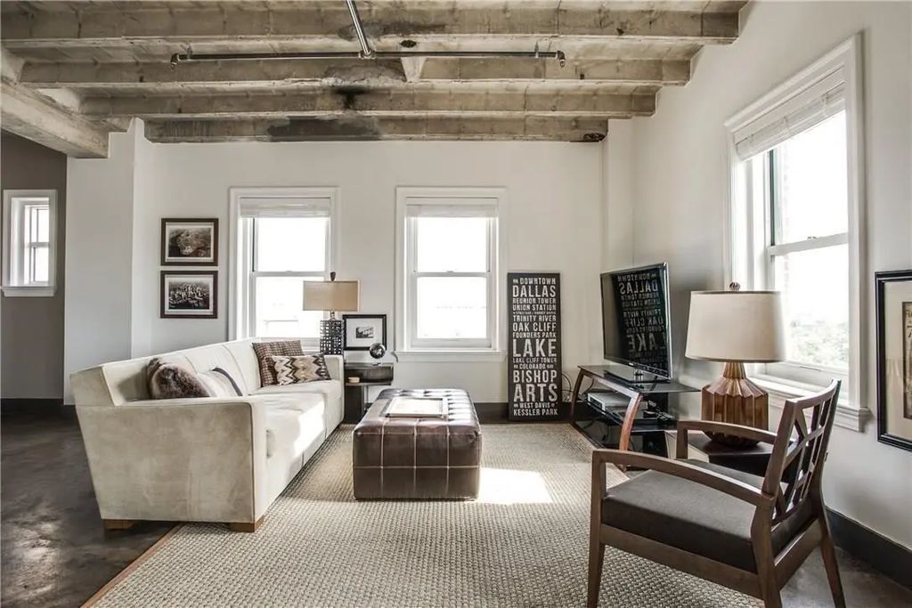 329 E Colorado Boulevard 501, Dallas