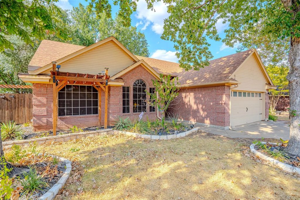 1522 Hayloft Lane, Granbury