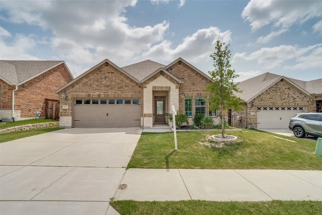 5573 Cypress Willow Bend, Fort Worth