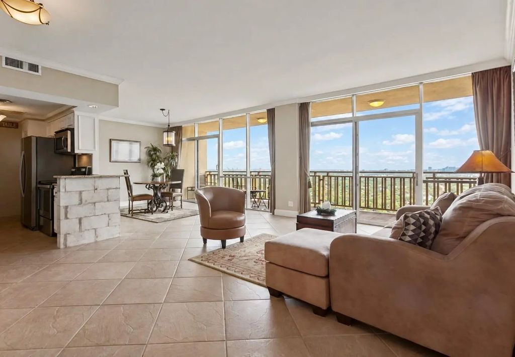 6211 W Northwest Highway 2702, Dallas