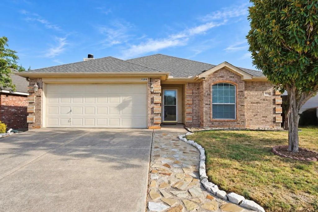 9304 Marilyn Court, White Settlement