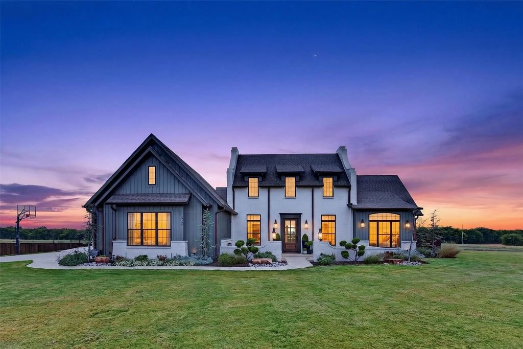210 Low Bird Lane, Waxahachie