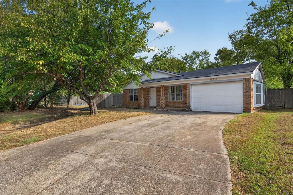 5211 Hideaway Court, Arlington