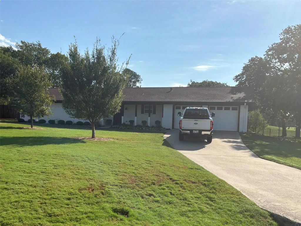 313 Navajo Trail, Gainesville