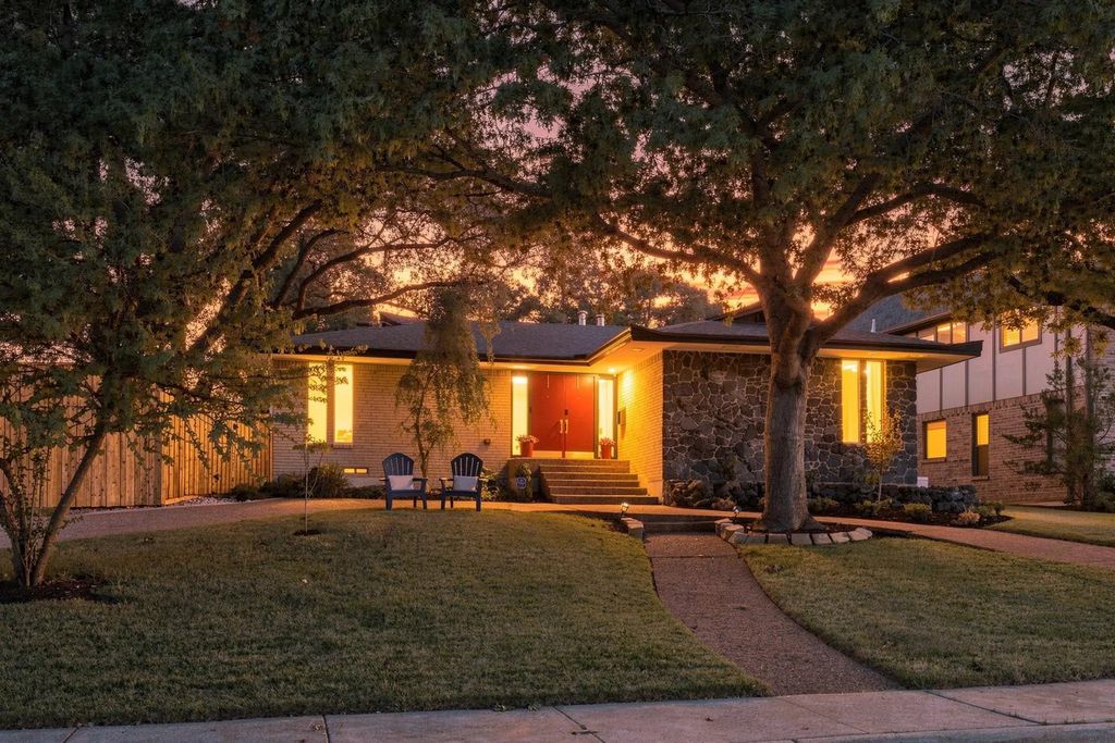 9307 Crestedge Drive, Dallas