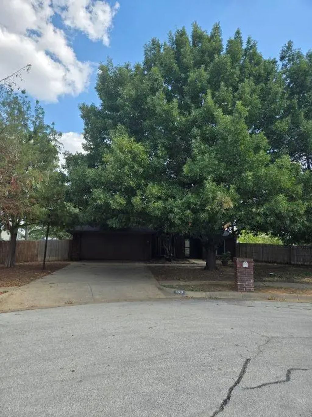 850 Valley View Court, Burleson