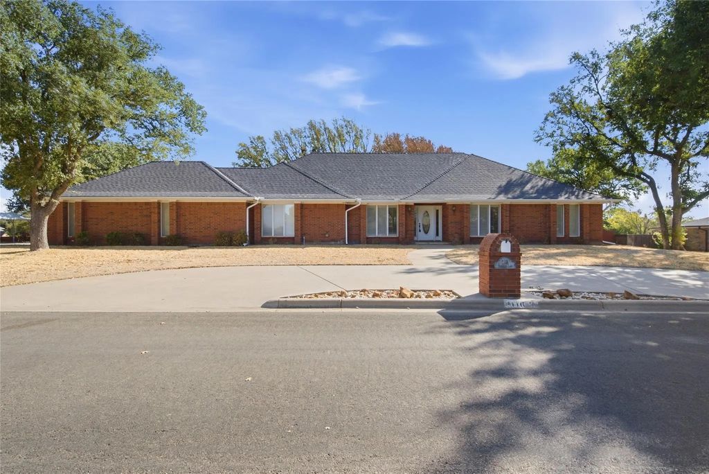 2116 Cherokee Loop, Graham